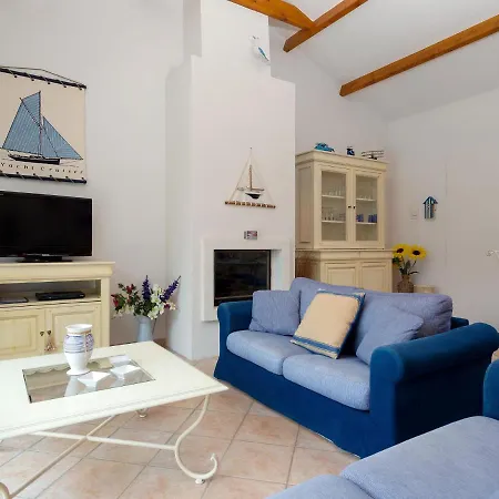Luxurious With A Dishwasher, Only 3 5km From The *