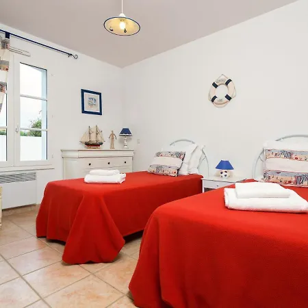 Luxurious With A Dishwasher, Only 3 5km From The