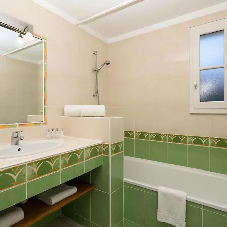 Luxurious With A Dishwasher, Only 3 5km From The *